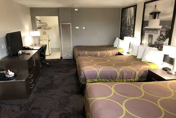  - Super 8 Motel Eureka