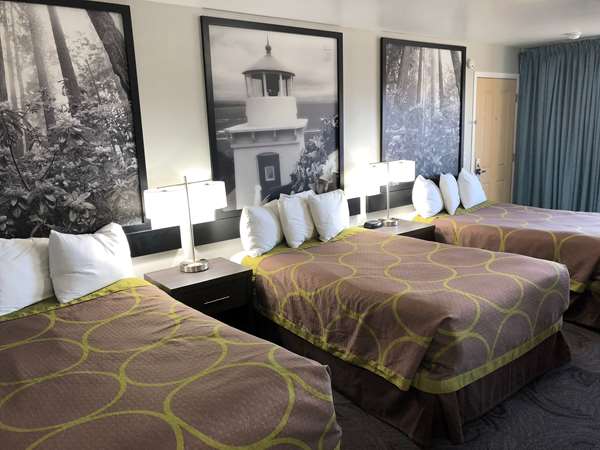  - Super 8 Motel Eureka