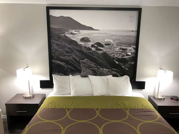  - Super 8 Motel Eureka