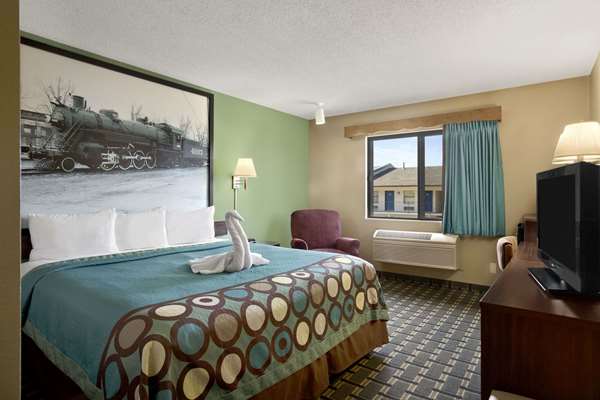  - Super 8 Hotel Russellville - I-40, Exit 81