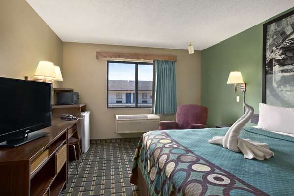  - Super 8 Hotel Russellville - I-40, Exit 81
