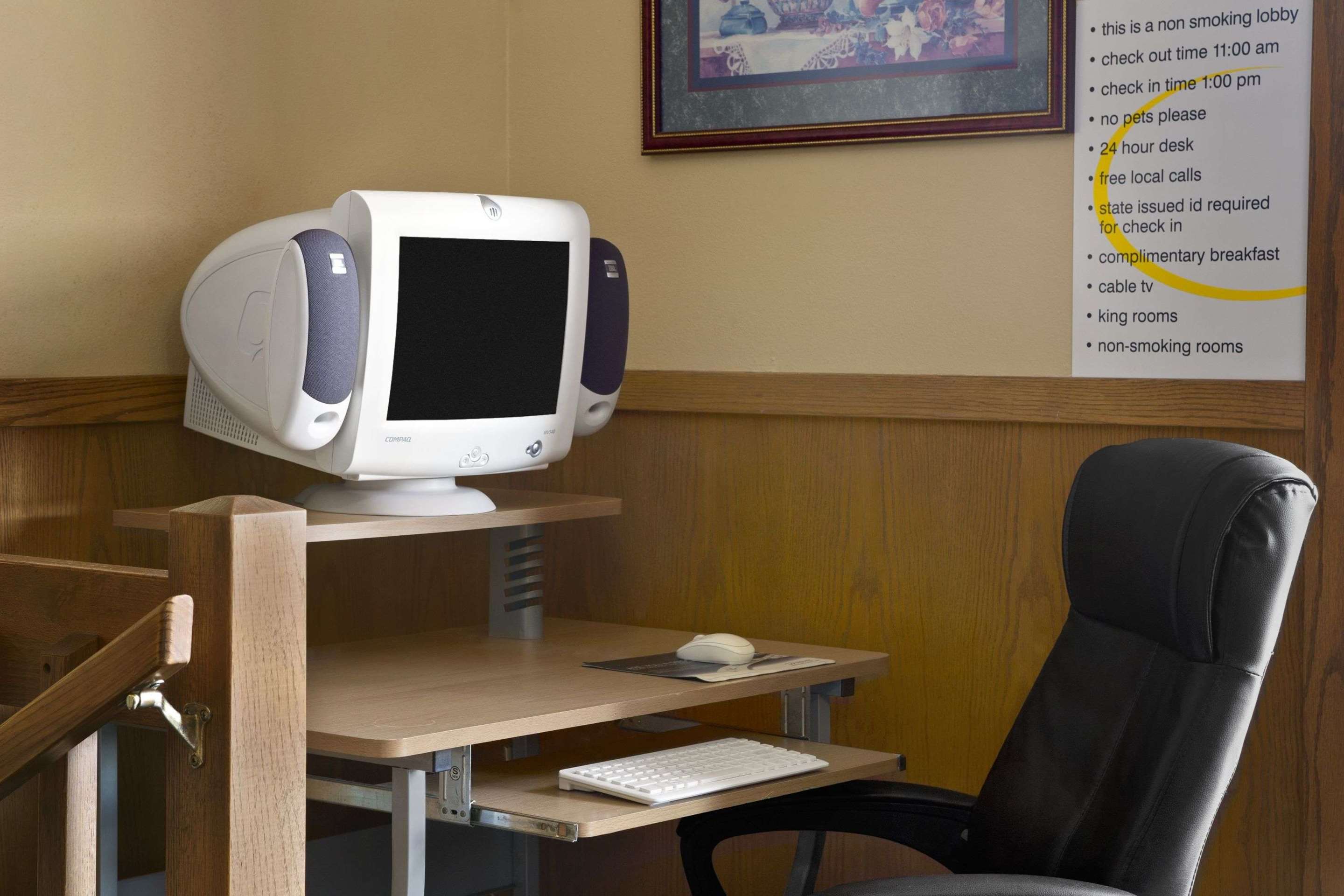 Business Center | Super 8 by Wyndham Russellville