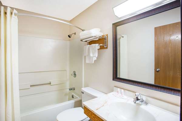  - Super 8 Hotel Hot Springs