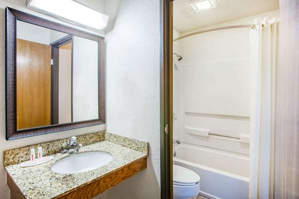  - Super 8 Hotel Hot Springs