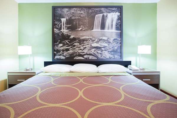 Suite - Super 8 Hotel Van Buren - I-40, Exit 5