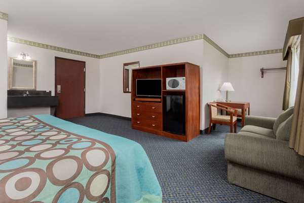 Suite - Super 8 Hotel North Highlands