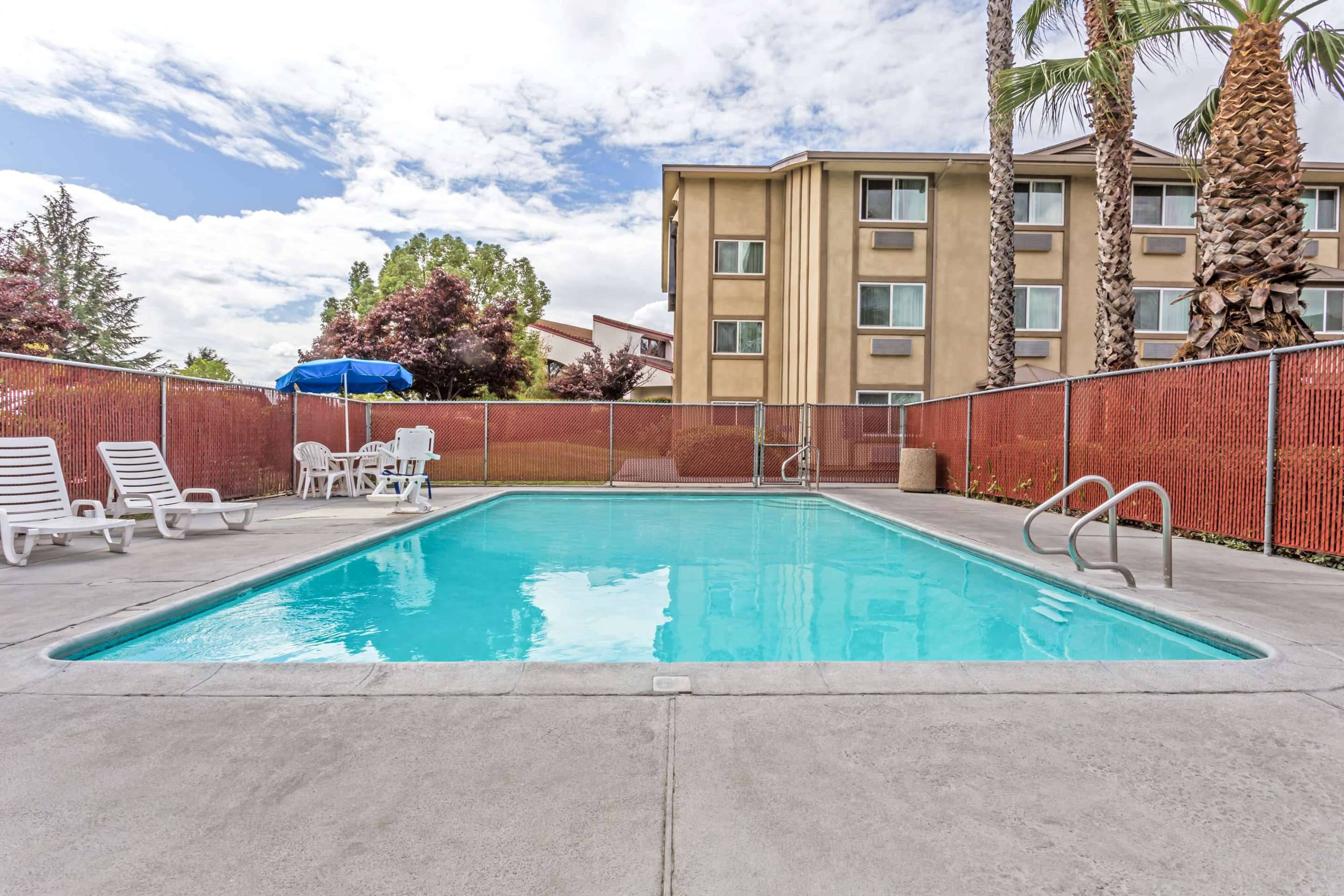 Pool | Super 8 by Wyndham Sacramento