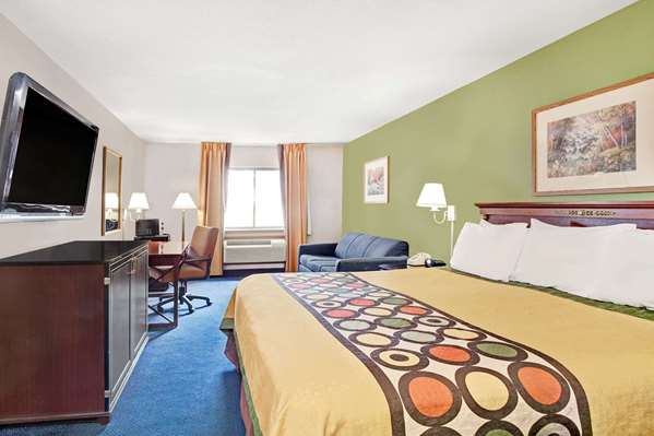 Suite - Super 8 Hotel West Memphis - I-40, Exit 280 & I-55, Exit 4