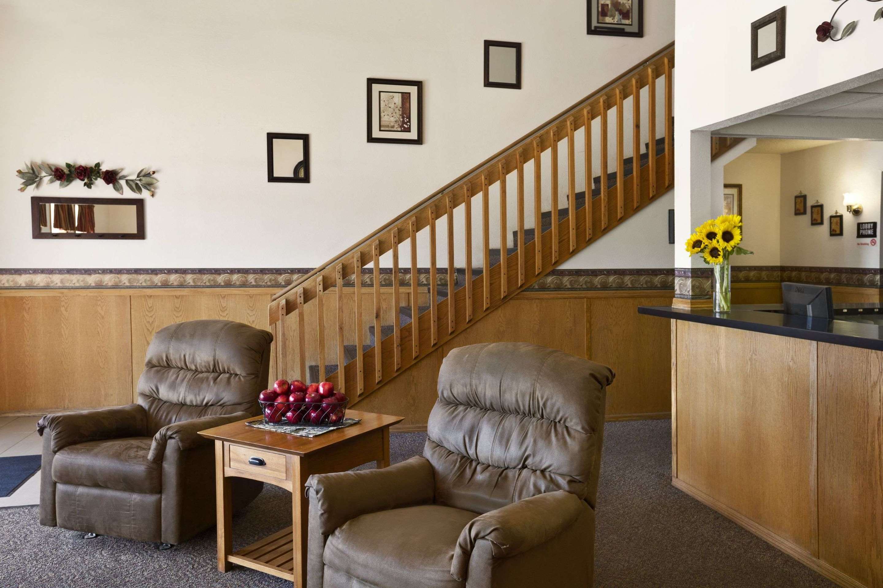 Lobby | Super 8 by Wyndham Batesville