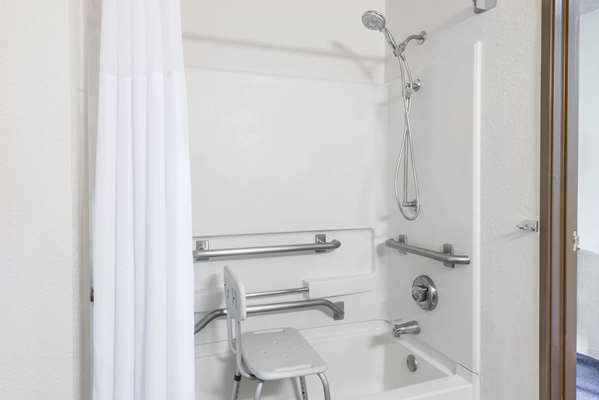  - Super 8 Hotel Delmont