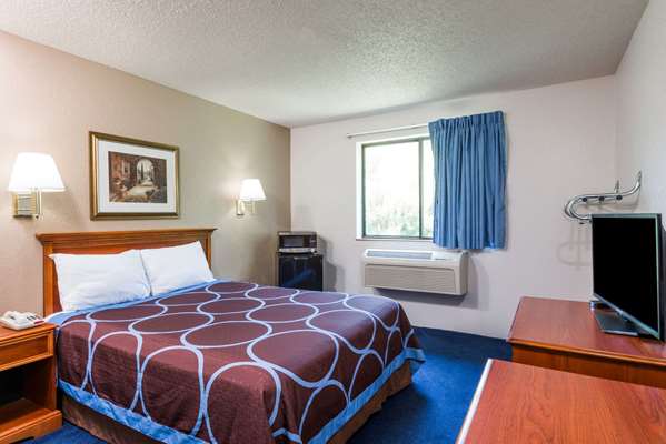  - Super 8 Hotel Delmont