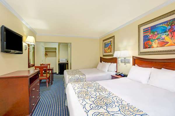  - Super 8 Motel Beach Boardwalk Santa Cruz