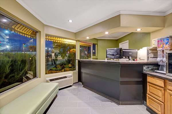  - Super 8 Motel Beach Boardwalk Santa Cruz