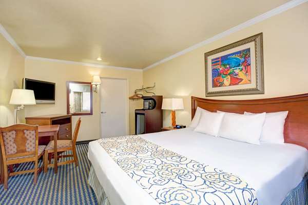  - Super 8 Motel Beach Boardwalk Santa Cruz