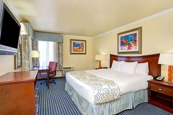  - Super 8 Motel Beach Boardwalk Santa Cruz