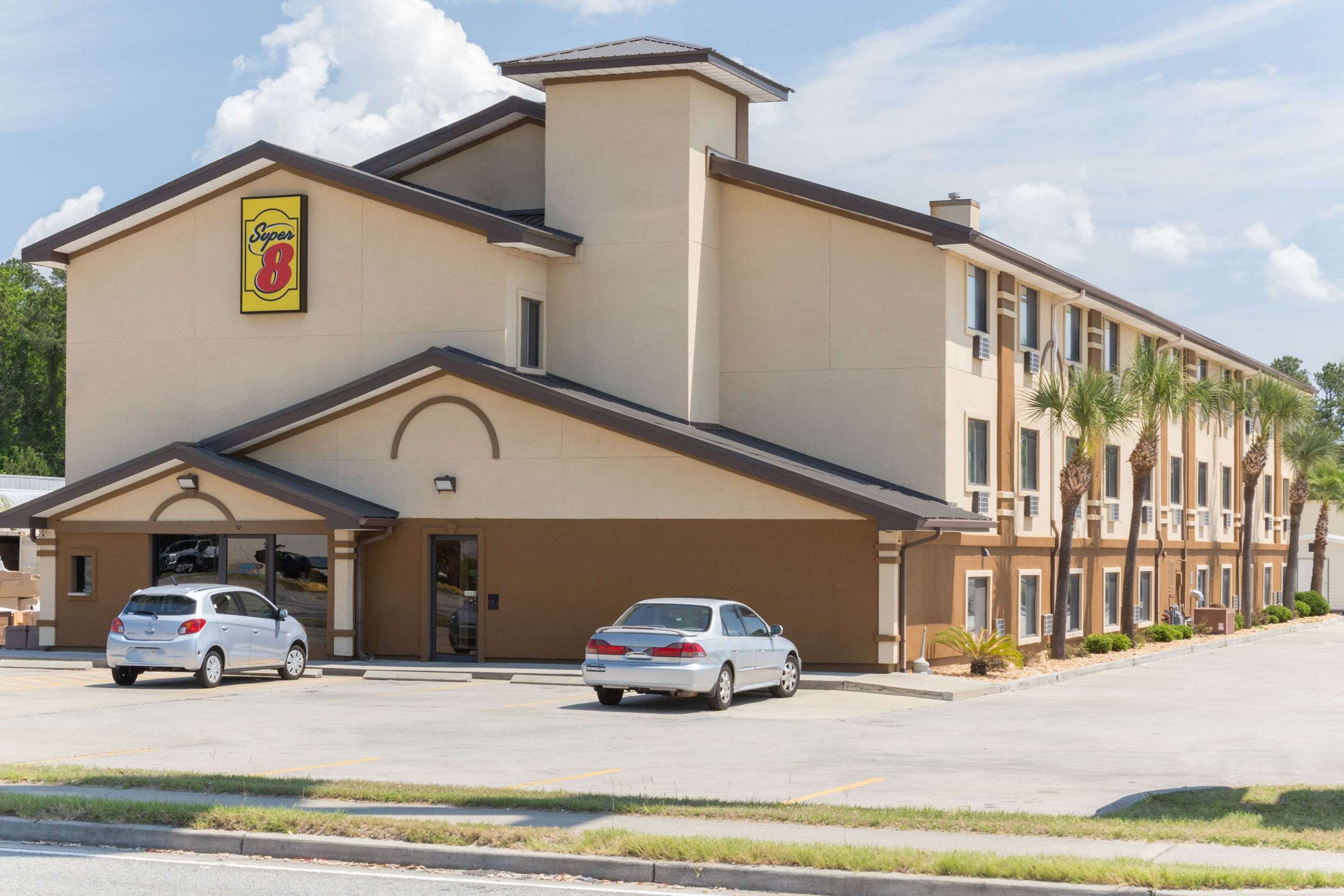 Exterior | Super 8 by Wyndham Brunswick/St Simons Island Area