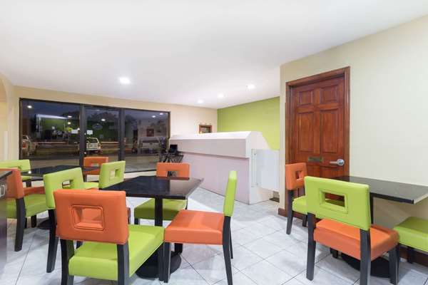  - Super 8 Hotel Northwest Brunswick - I-95, Exit 36