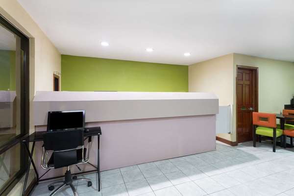  - Super 8 Hotel Northwest Brunswick - I-95, Exit 36