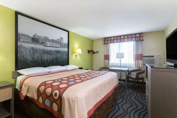  - Super 8 Hotel Northwest Brunswick - I-95, Exit 36
