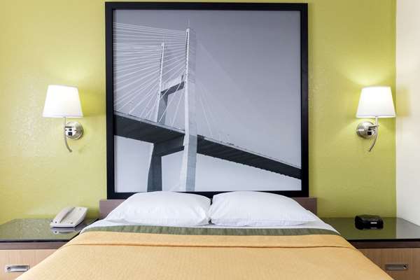  - Super 8 Hotel Northwest Brunswick - I-95, Exit 36