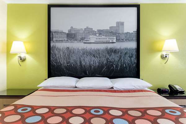  - Super 8 Hotel Northwest Brunswick - I-95, Exit 36