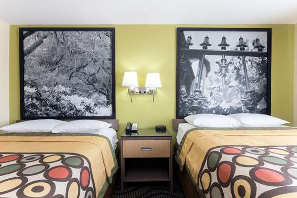  - Super 8 Hotel Northwest Brunswick - I-95, Exit 36