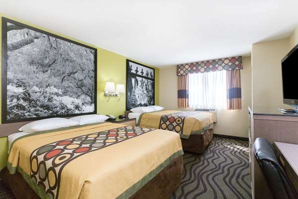  - Super 8 Hotel Northwest Brunswick - I-95, Exit 36