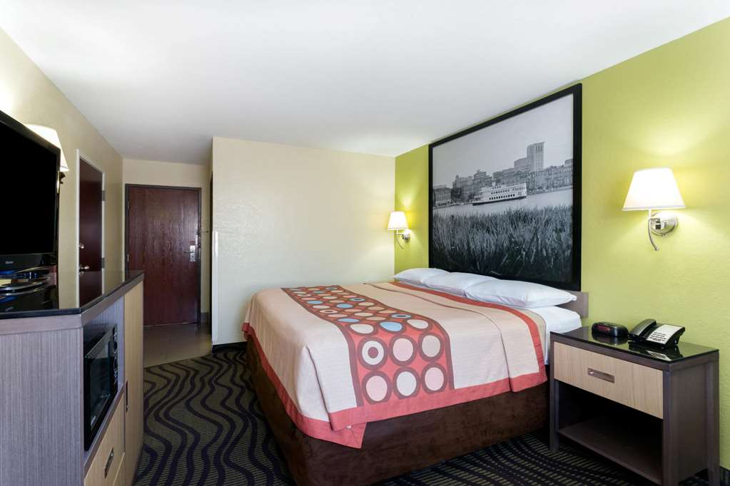 Super 8 by Wyndham Brunswick/St Simons Island Area - Tap to explore photos