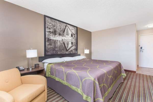  - Super 8 Hotel Airport Columbus