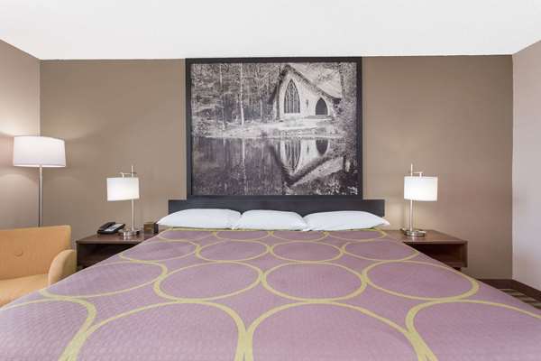  - Super 8 Hotel Airport Columbus