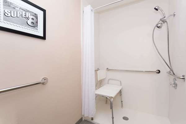  - Super 8 Hotel Longmont