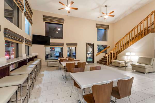  - Super 8 Hotel Longmont