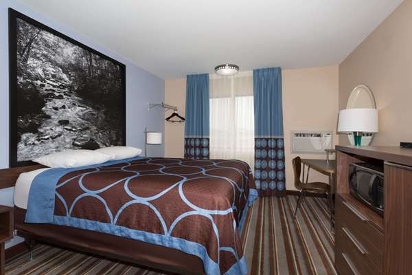  - Super 8 Hotel Longmont
