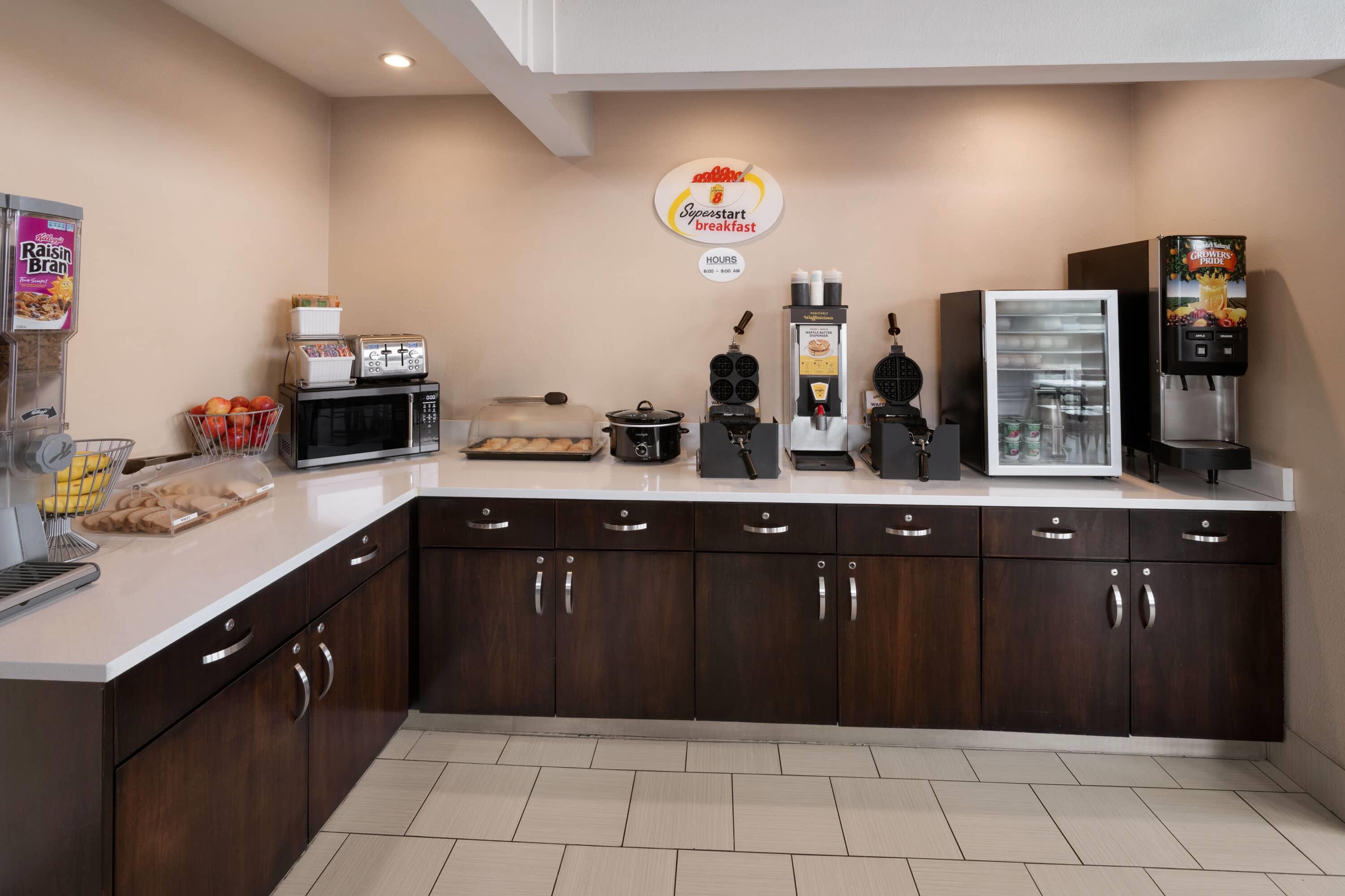 Lobby | Super 8 by Wyndham Longmont/Twin Peaks