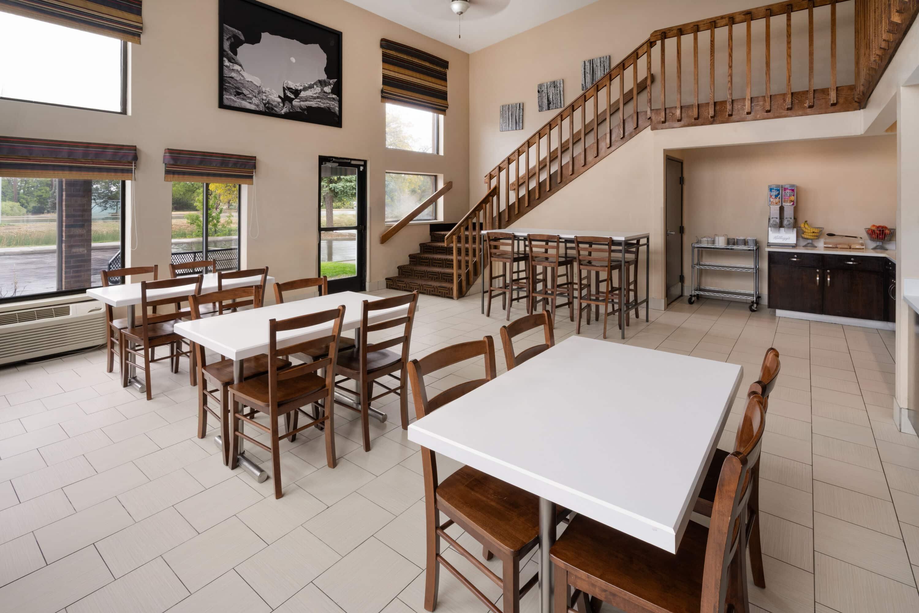 Lobby | Super 8 by Wyndham Longmont/Twin Peaks