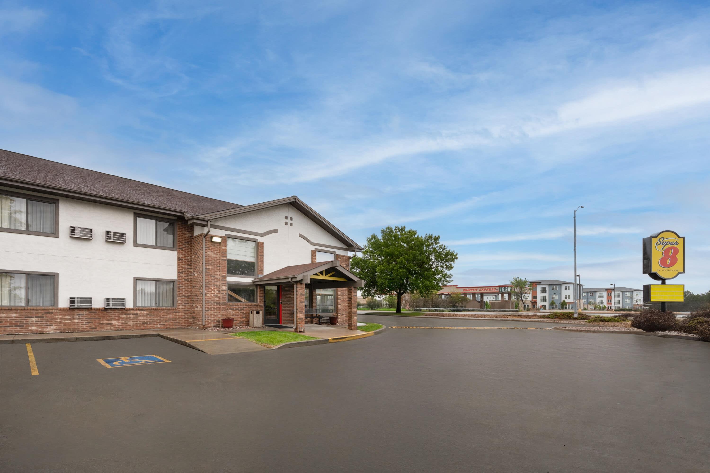 Exterior | Super 8 by Wyndham Longmont/Twin Peaks