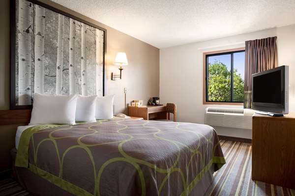  - Super 8 Hotel Westminster - I-25, Exit 223