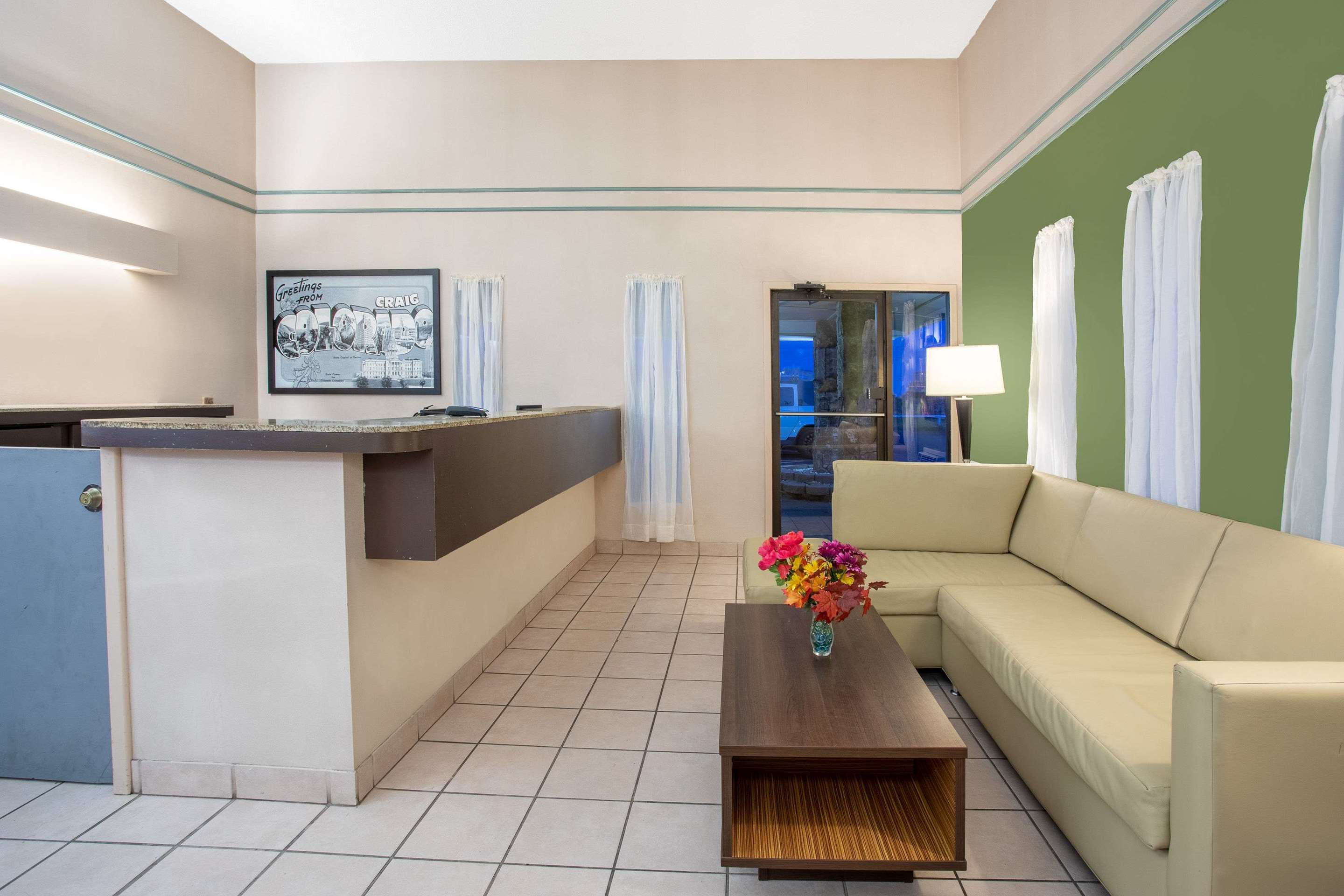 Lobby | Super 8 by Wyndham Craig