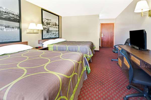  - Super 8 Hotel Del Camino Longmont - I-25, Exit 240