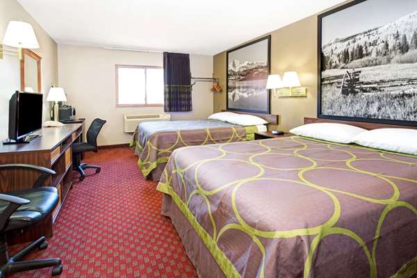  - Super 8 Hotel Del Camino Longmont - I-25, Exit 240