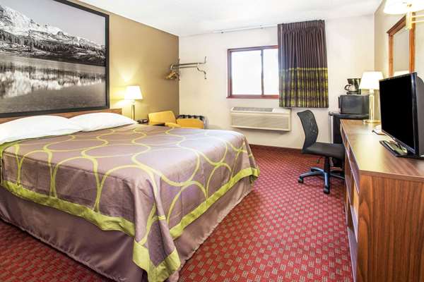  - Super 8 Hotel Del Camino Longmont - I-25, Exit 240
