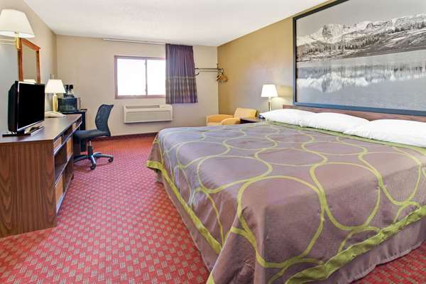  - Super 8 Hotel Del Camino Longmont - I-25, Exit 240