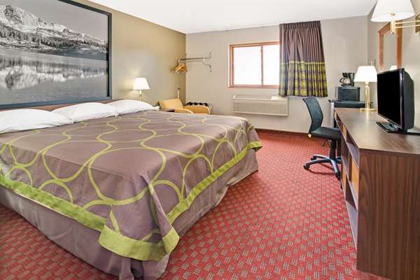  - Super 8 Hotel Del Camino Longmont - I-25, Exit 240