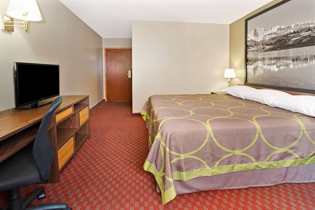 SUPER 8 BY WYNDHAM LONGMONT/DEL CAM-guestroom-Guest Room,On-Site.jpg