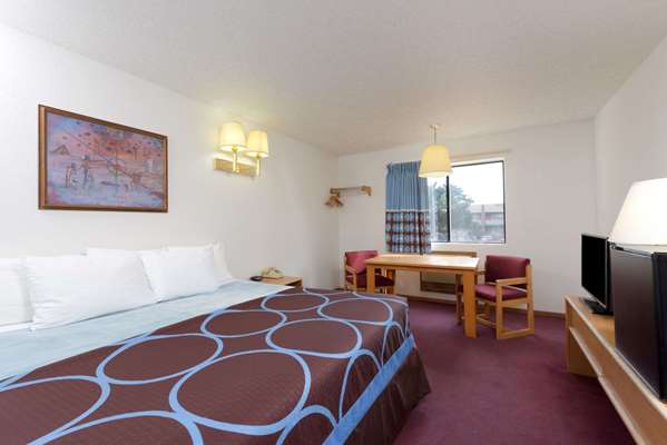  - Super 8 Hotel Cortez