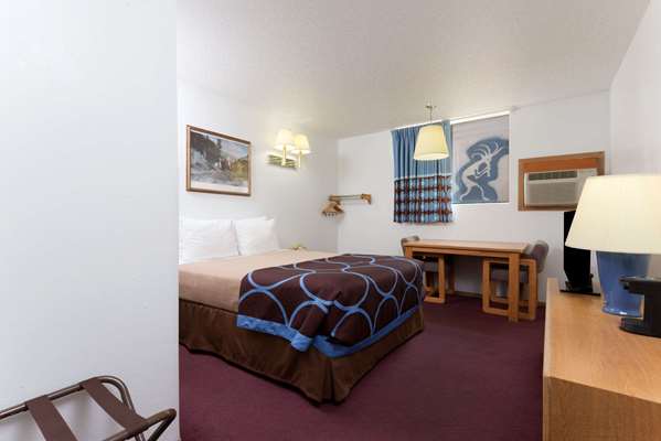  - Super 8 Hotel Cortez