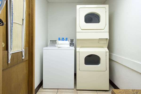  - Super 8 Hotel Cortez