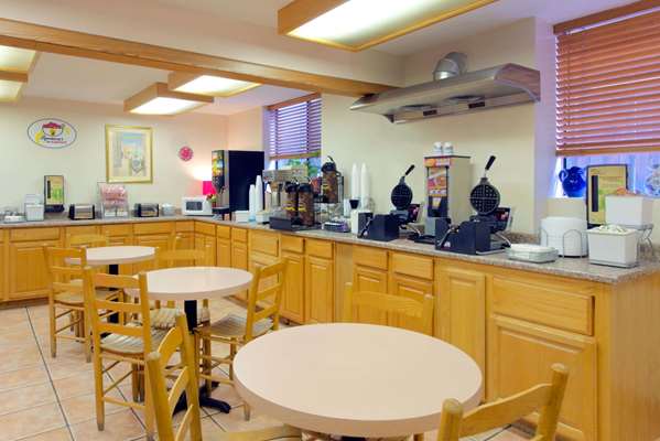  - Super 8 Hotel Cortez