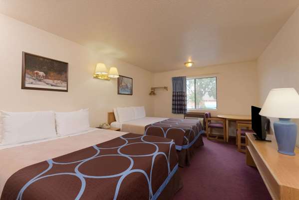  - Super 8 Hotel Cortez