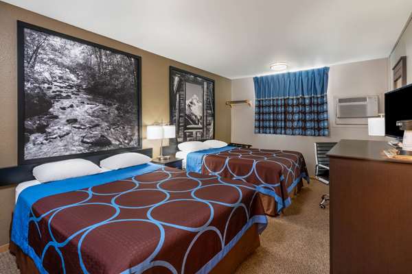  - Super 8 Hotel Cortez